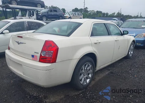 2008 Chrysler 300 Lx z USA, uszkodzony, nr VIN 2C3KA43R98H165743